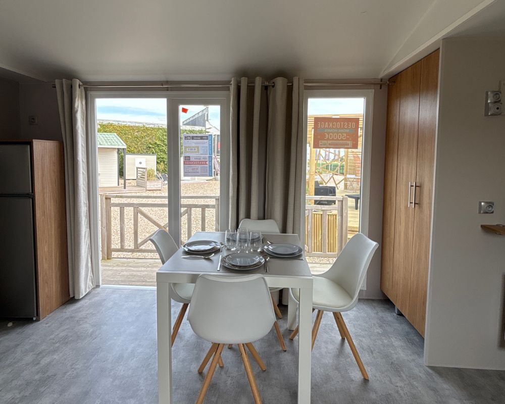 Mobil-home neuf IRM jasmin de chez IRM à vendre du côté de Berck sur mer, salon