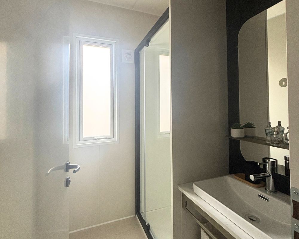Mobil-home neuf Rideau Otello 106.3S de 2026 à vendre sur Quend, séjour, salle d'eau