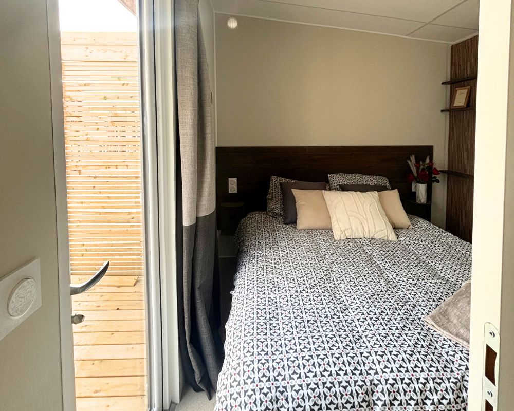 Mobil-home neuf Rideau Otello 106.3S de 2026 à vendre sur Quend, séjour, chambre parentale