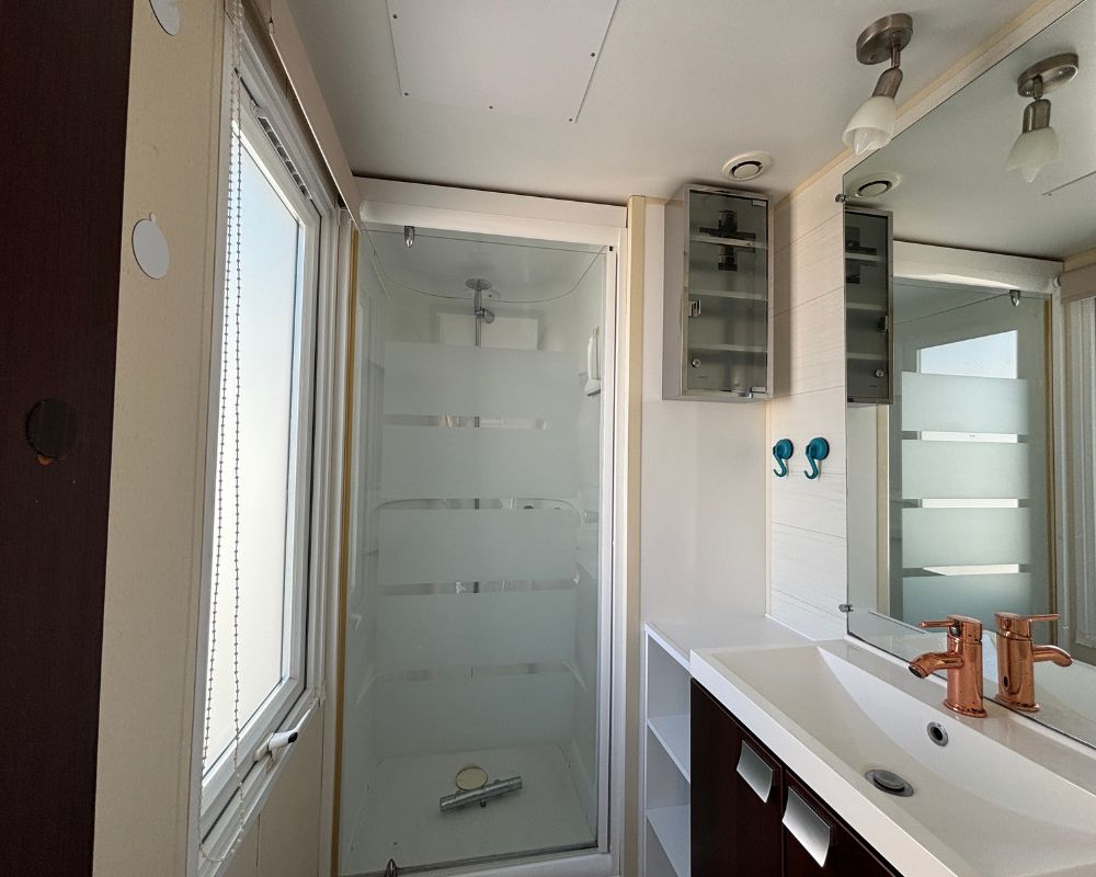 Mobil-home occasion O'hara O'tiny 830 à vendre en Picardie, salle d'eau