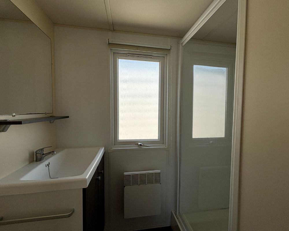Mobil-home occasion Rapidhome Lodge 80 à vendre à Quend, la salle de bains