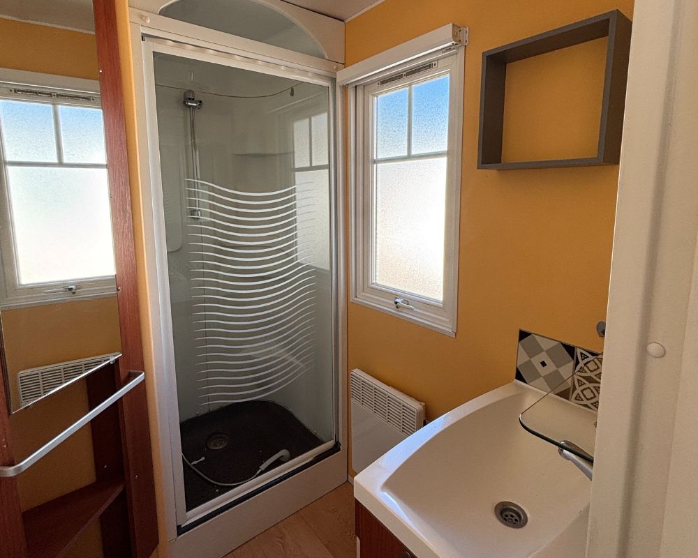 Mobil-home occasion Super Titania Confort 2 chambres à vendre à Quend, salle d'eau