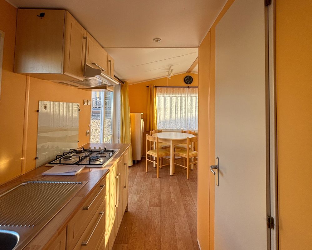 Mobil-home occasion Super Titania Panoramique 2 chambres à vendre à Quend, cuisine