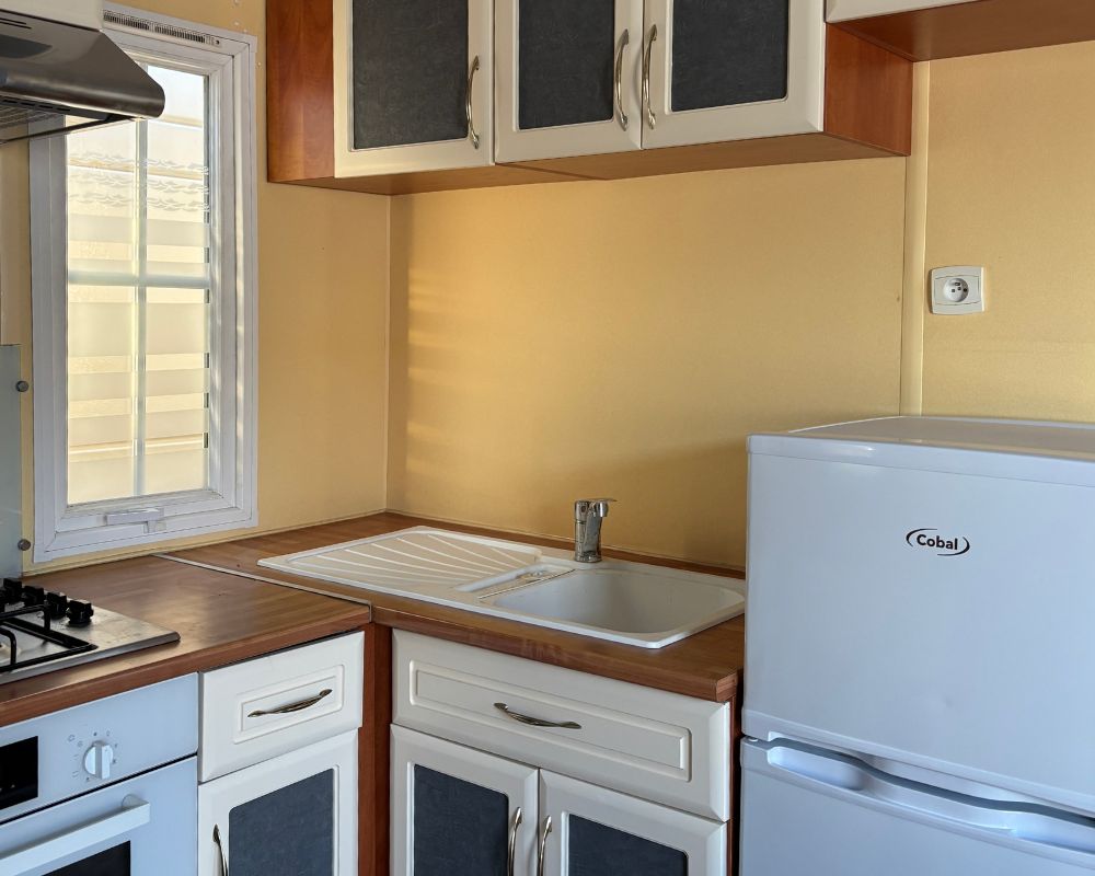 Mobil-home occasion : Salon IRM Rubis 3 à vendre sur Quend, cuisine