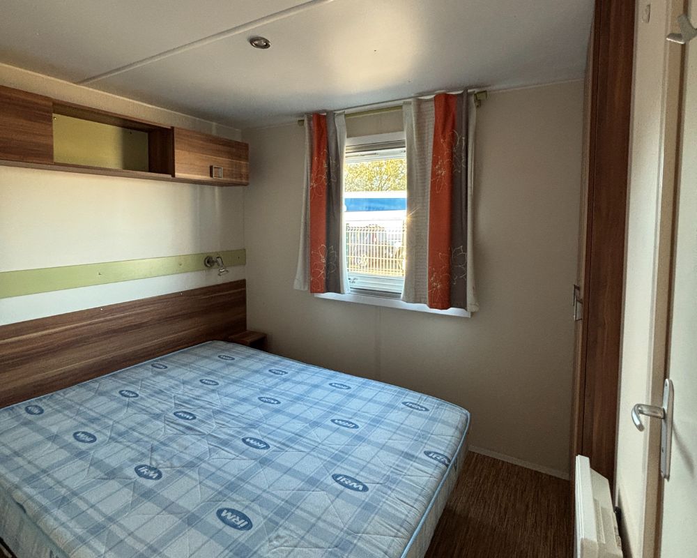Mobil-home occasion Super Mercure 2 en 2 chambres à vendre à sur camping, chambre parentale