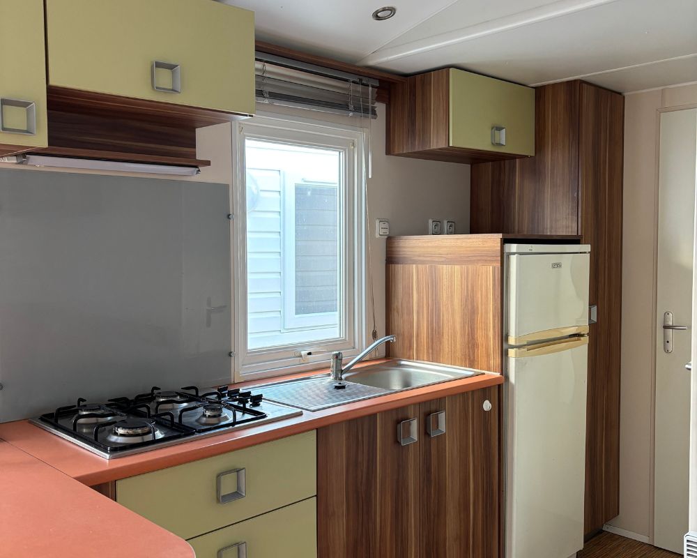 Mobil-home occasion Super Mercure 2 en 2 chambres à vendre à sur camping, cuisine