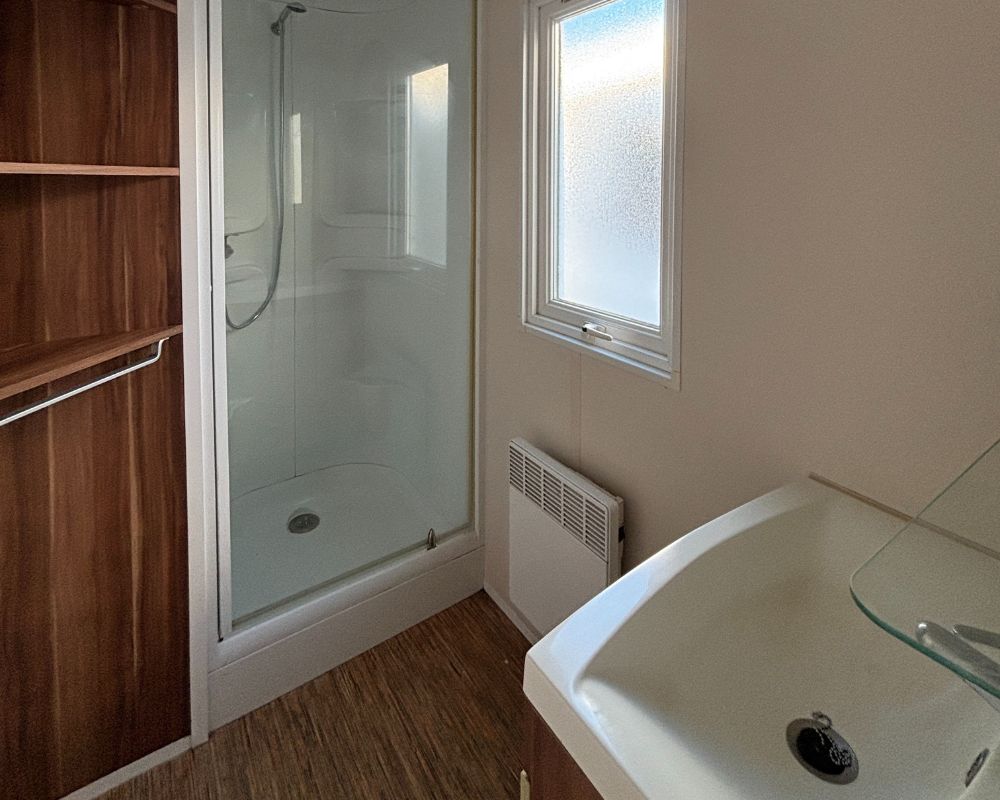 Mobil-home occasion Super Mercure 2 en 2 chambres à vendre à sur camping, salle de bains