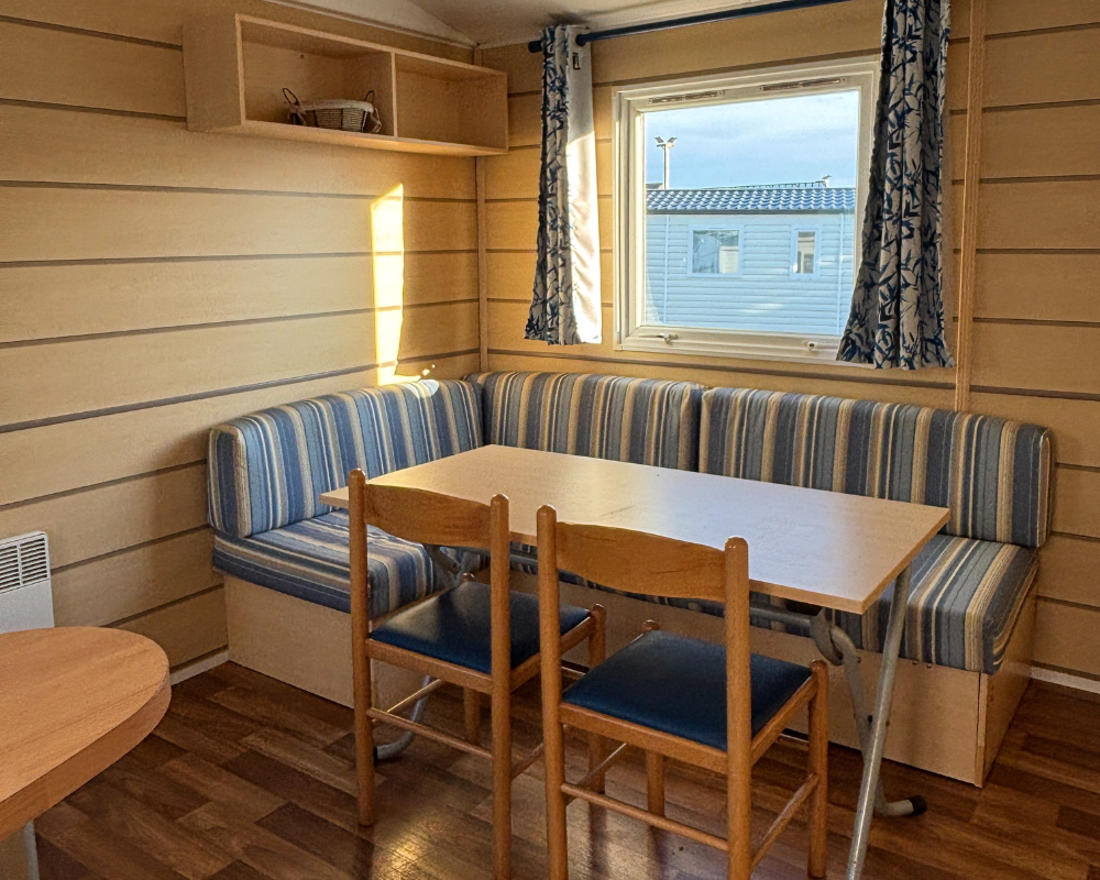 Mobil-home occasion Super Mercure en 2 chambres à vendre à sur camping, salon