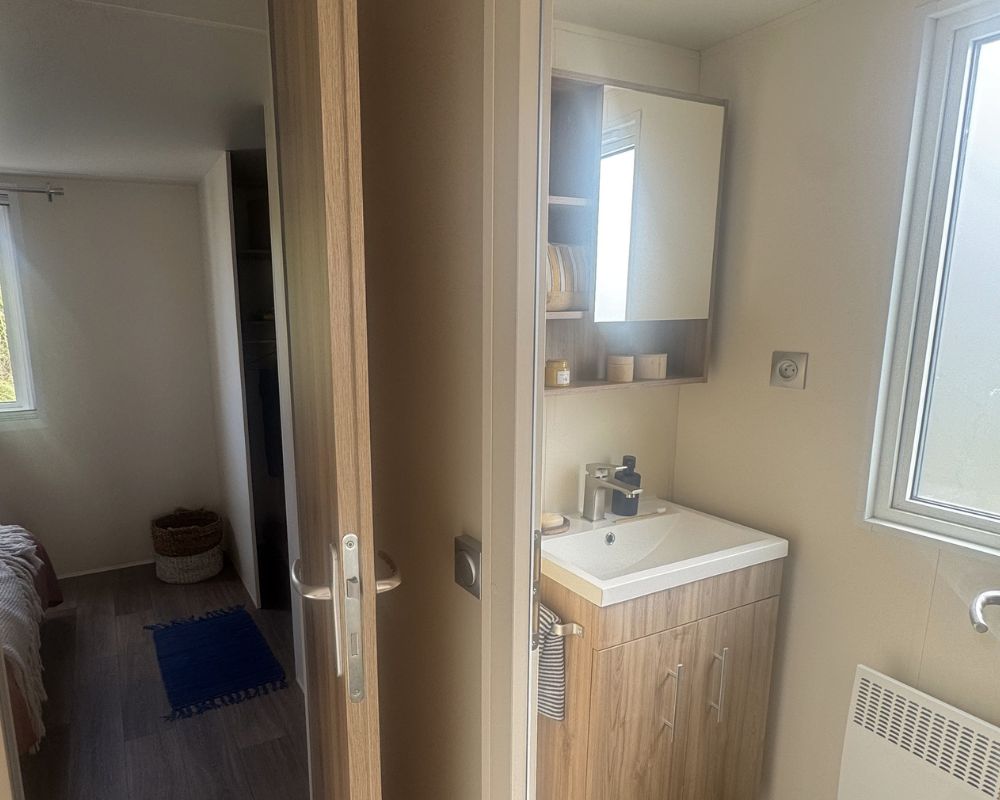 Mobil-home neuf IRM Tournesol du côté de Berck sur mer, salle d'eau