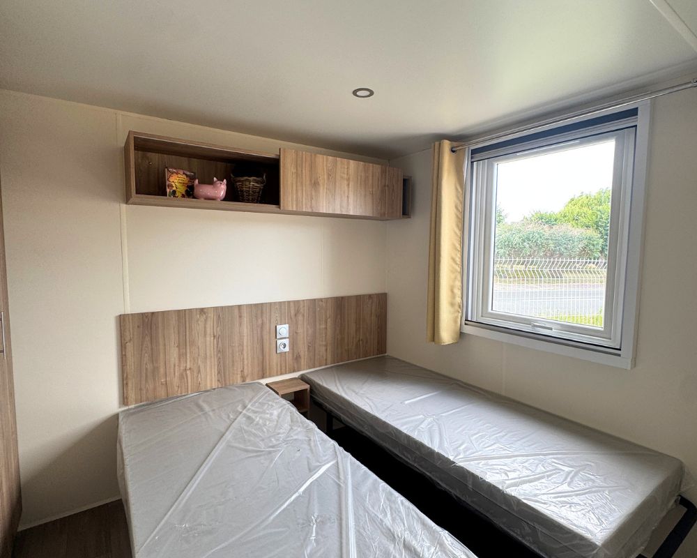 Mobil-home neuf IRM Capucine 2026 à vendre du côté de Quend, chambre lits simples