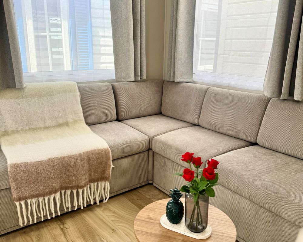 Mobil-home neuf Rideau Ankara 106.2 de 2026 à vendre sur la côte d'opale, canapé