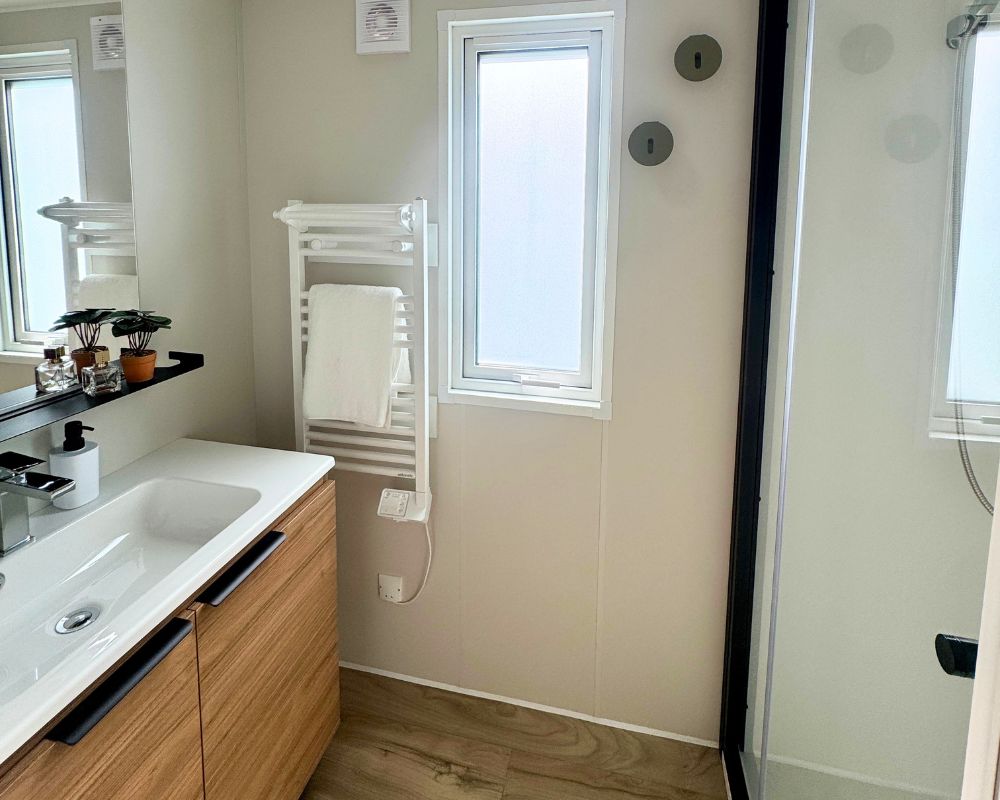 Mobil-home neuf Rideau Ankara 106.2 de 2026 à vendre sur la côte d'opale, salle d'eau