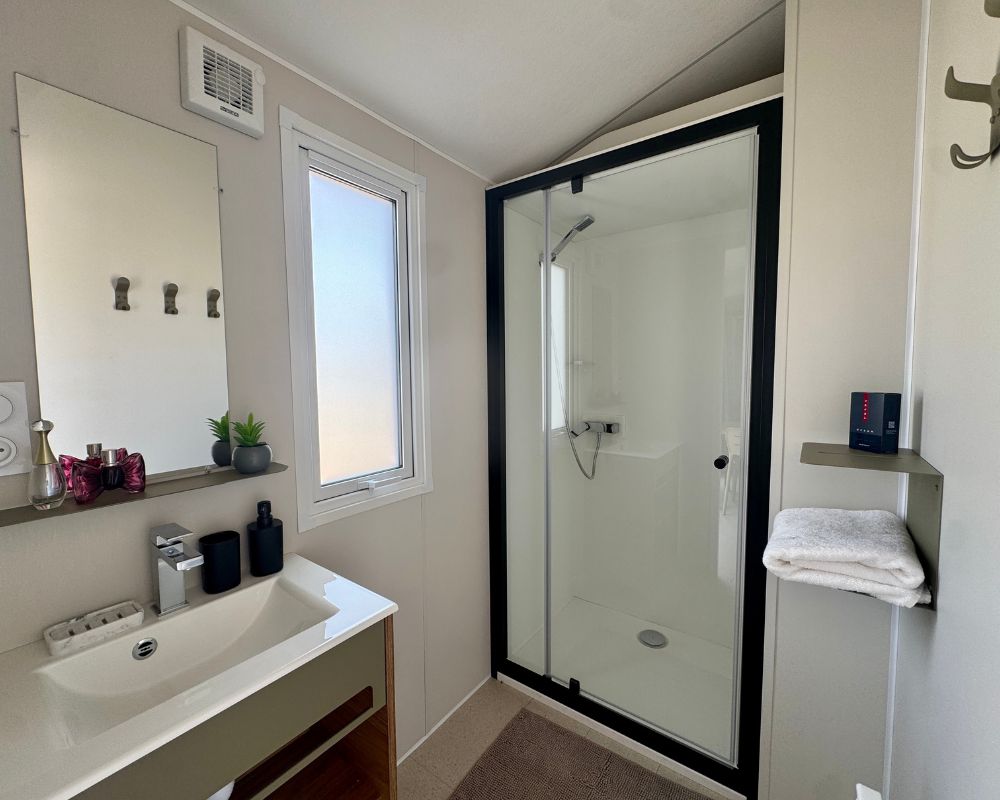 Mobil-home neuf Rideau Toscane 87.3 de 2026 à vendre sur la Baie de Somme, salle d'eau