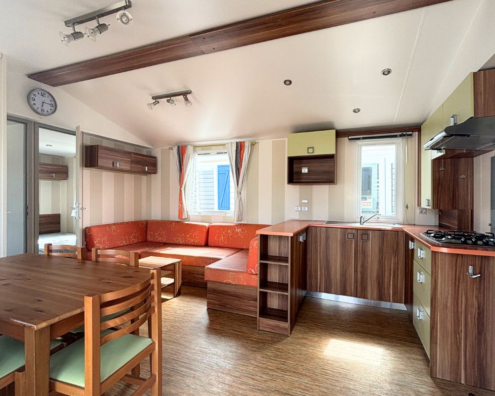 Mobil-home occasion IRM super octalia à vendre sur la côte d'opale, séjour
