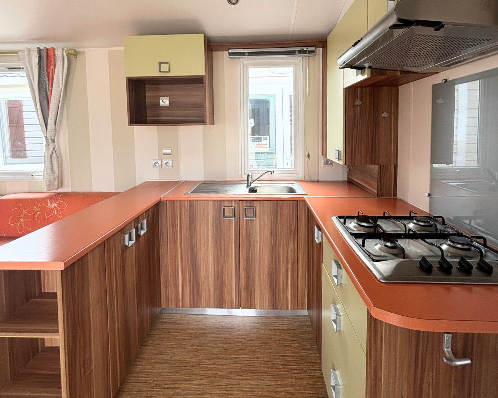 Mobil-home occasion IRM super octalia à vendre sur la côte d'opale, cuisine