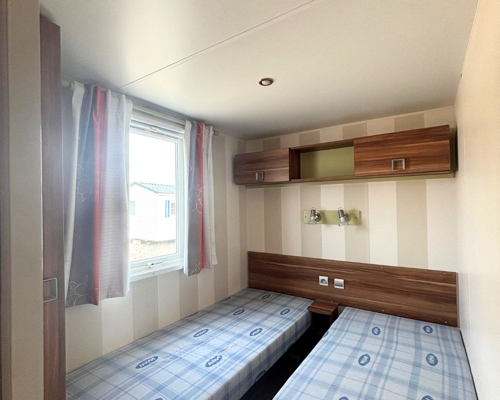 Mobil-home occasion IRM super octalia à vendre sur la côte d'opale, chambre 2