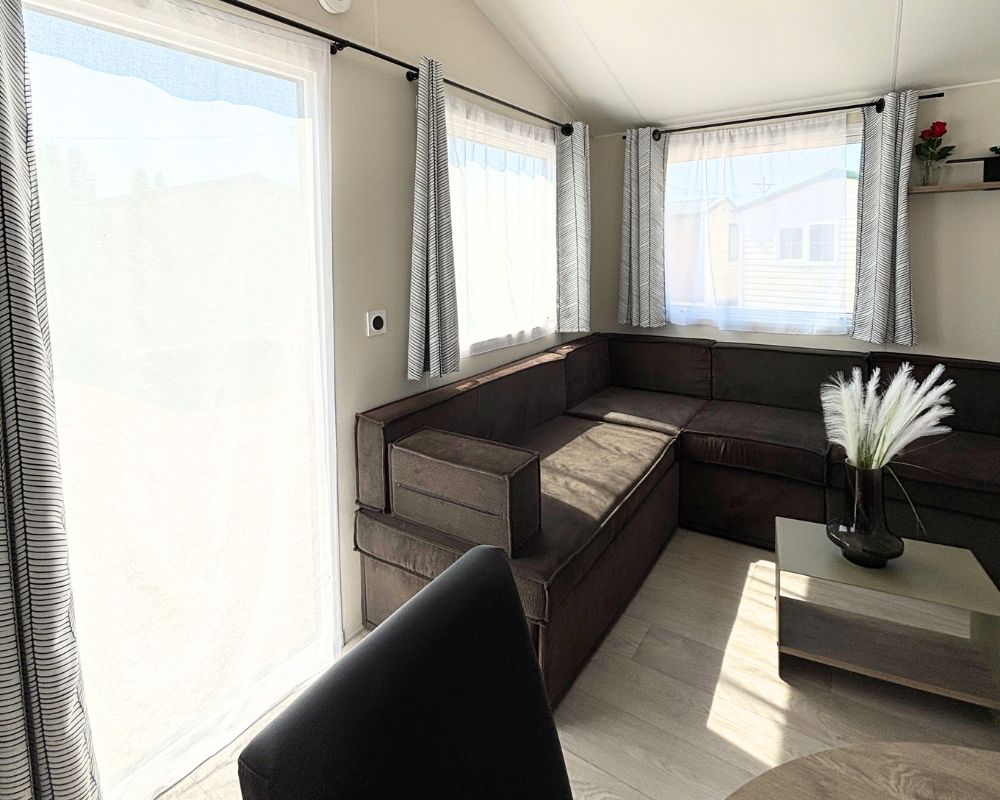 Mobil-home occasion Rideau Ankara 106.2 à vendre sur la côte d'opale, canapé