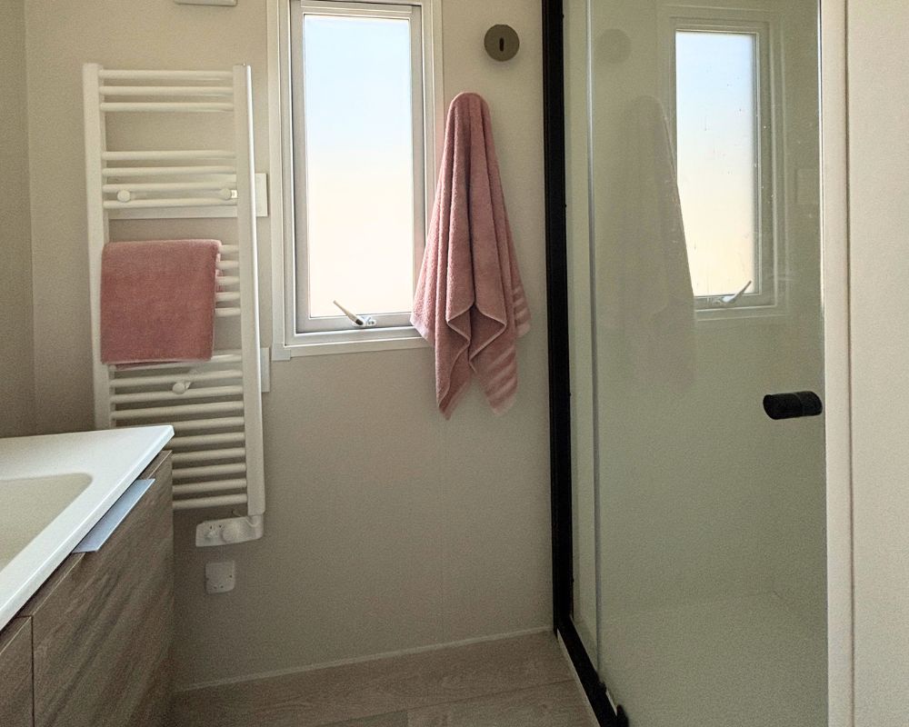 Mobil-home occasion Rideau Ankara 106.2 à vendre sur la côte d'opale, salle d'eau