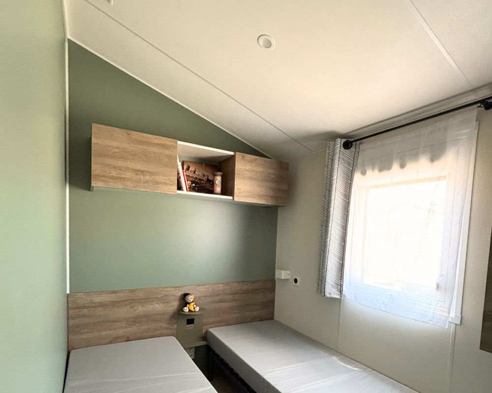 Mobil-home occasion Rideau Ankara 106.2 à vendre sur la côte d'opale, chambre lits simples