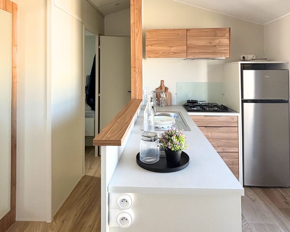 Mobil-home neuf Rideau Genoa à vendre sur la côte d'opale, cuisine 2