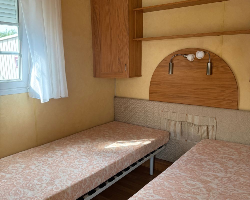Mobil-home occasion burstner Sweet Home à vendre en Picardie, chambre