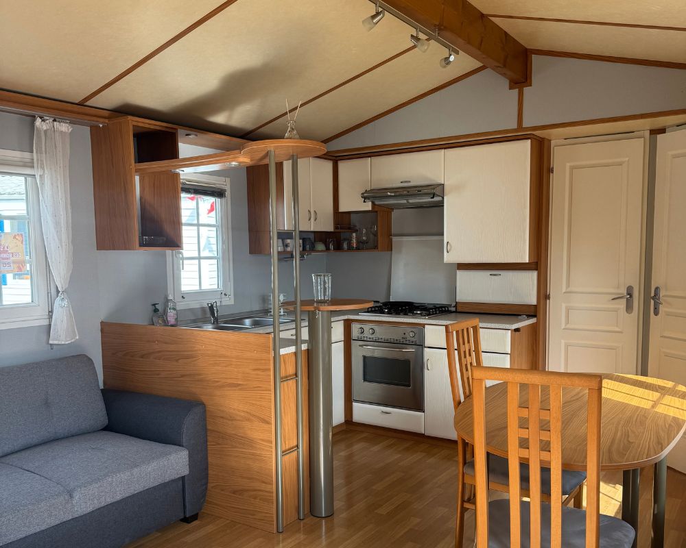 Mobil-home occasion burstner Sweet Home à vendre en Picardie, cuisine