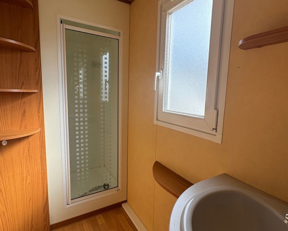 Mobil-home occasion burstner Sweet Home à vendre en Picardie, salle d'eau