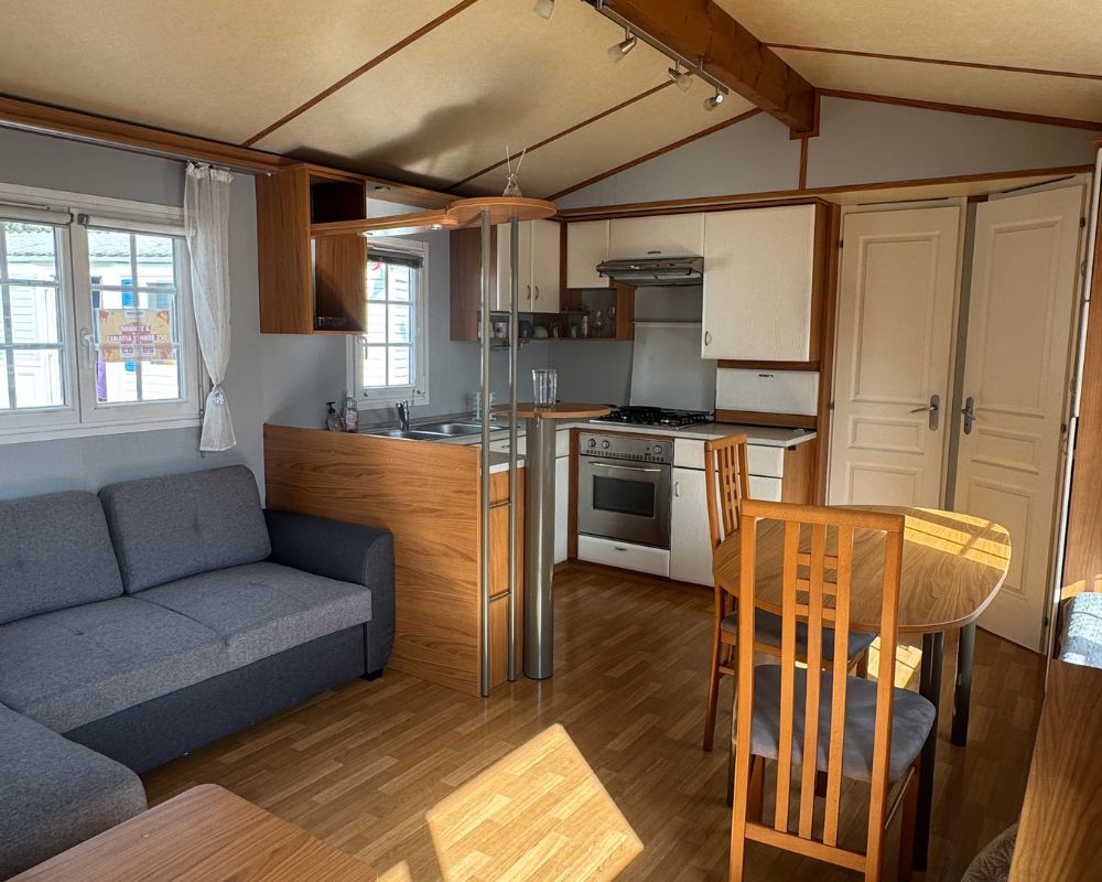Mobil-home occasion burstner Sweet Home à vendre en Picardie, séjour