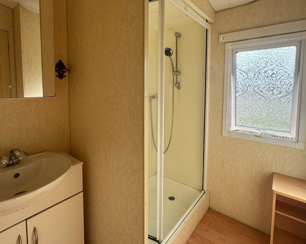 Mobil-home occasion anglais willerby panoramique à vendre à Quend Plage, salle d'eau