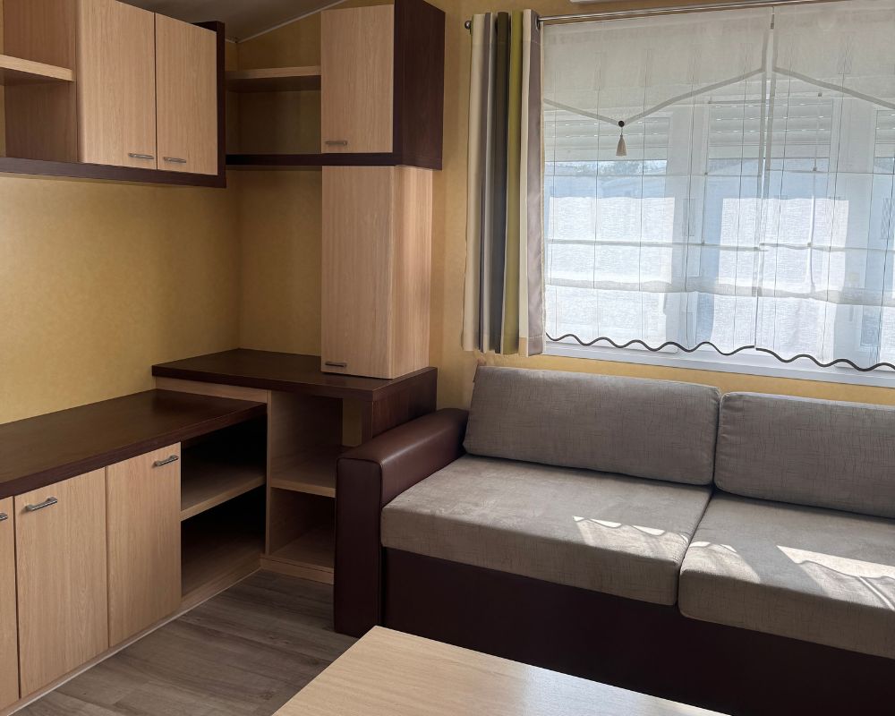 Mobil-home occasion Sun Roller Panoramique à vendre en Baie de Somme, canapé
