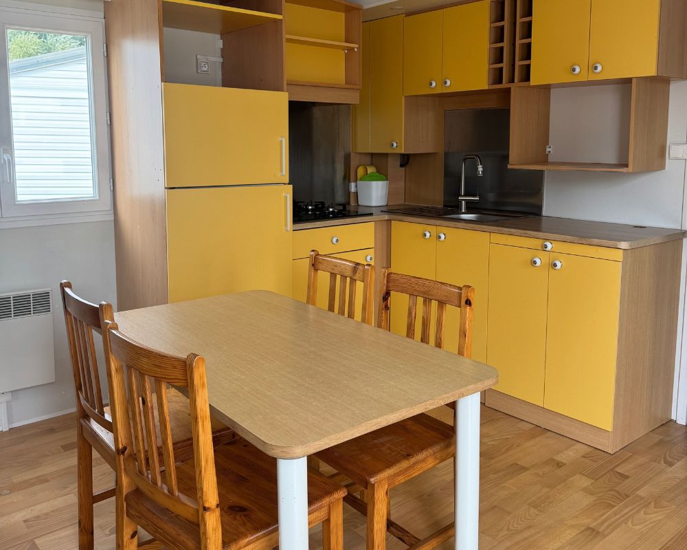 Mobil-home occasion Trigano Sympa à vendre sur la Baie de Somme, cuisine