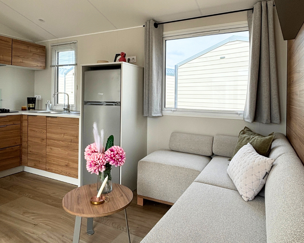 mobil-home neuf Rideau Amazone à vendre sur la côte d'Opale, canapé
