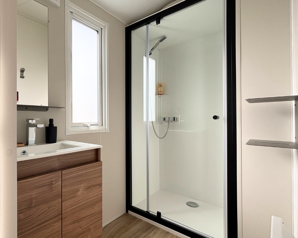 mobil-home neuf Rideau Amazone à vendre sur la côte d'Opale, salle d'eau