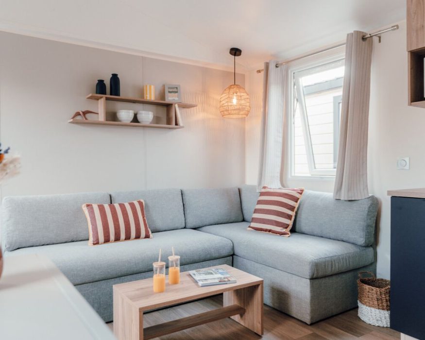 Mobil-home neuf IRM Azalée du côté de Fort Mahon, canapé
