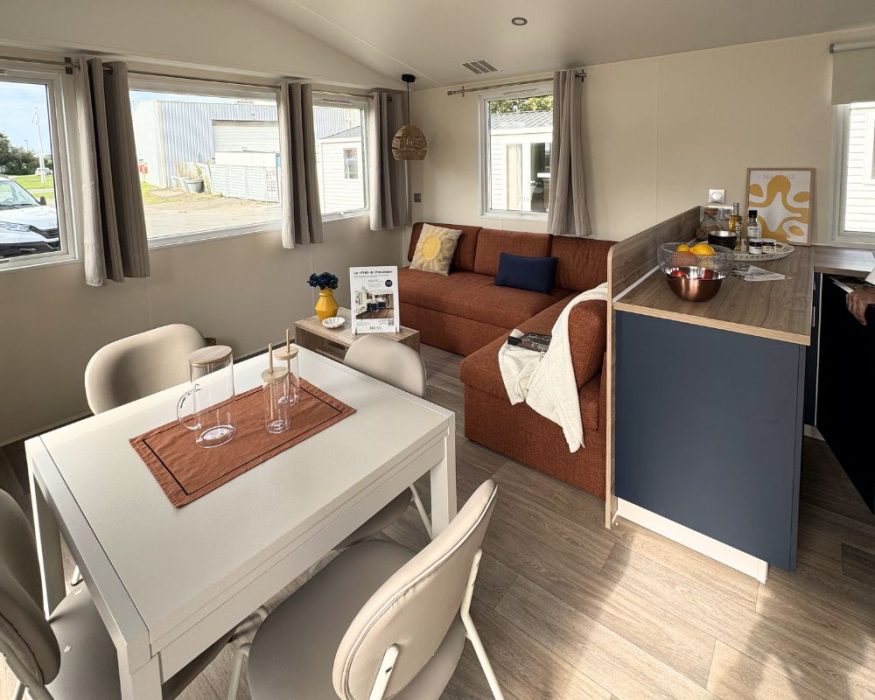 Mobil-home neuf IRM Tournesol du côté de Berck sur mer, salon