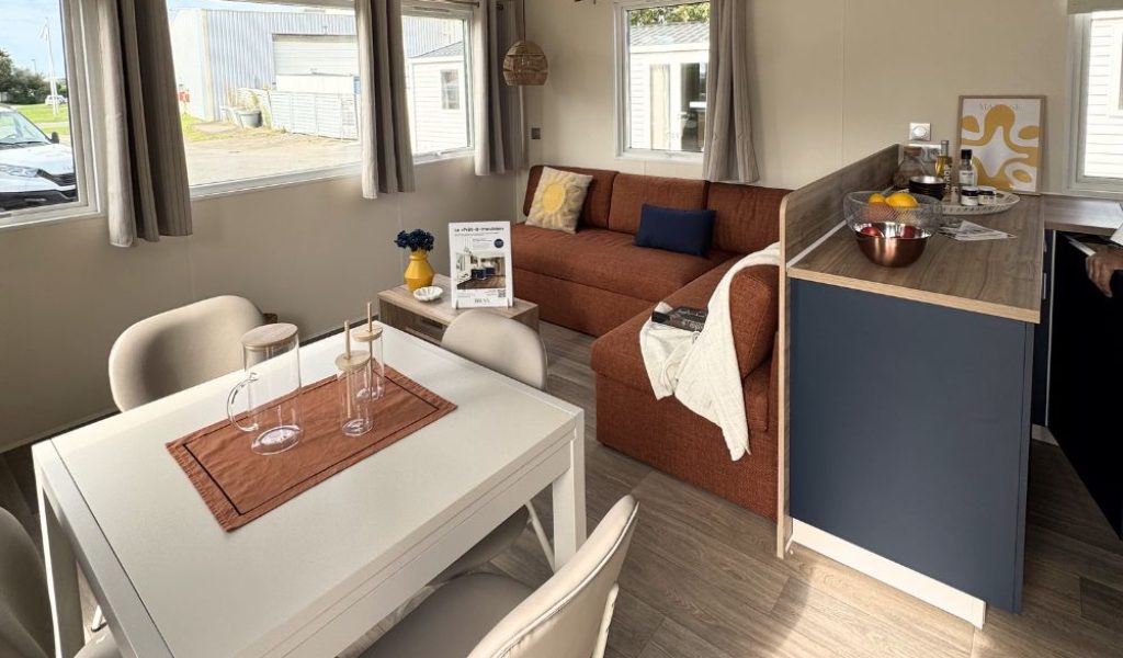 Mobil-home neuf IRM Tournesol du côté de Berck sur mer, salon