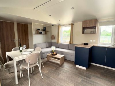 Mobil-home neuf IRM Capucine 2026 à vendre du côté de Quend, salon