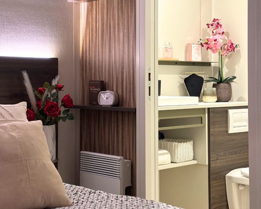 Mobil-home neuf Rideau Otello 106.3S de 2026 à vendre sur Quend, séjour, focus chambre parentale