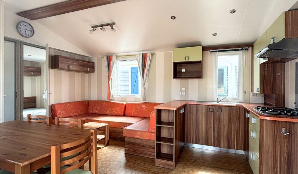 Mobil-home occasion IRM super octalia à vendre sur la côte d'opale, séjour
