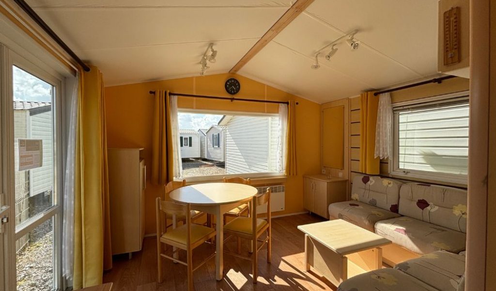 Mobil-home occasion Panoramique IRM Super Titania 2 chambres à vendre à Quend, séjour