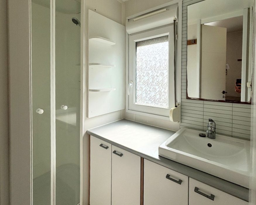 Mobil-home occasion Sun Roller côte d'opale, salle d'eau 2