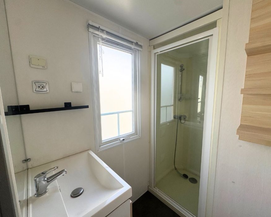 Mobil-home occasion O'hara 784 T à vendre en picardie, salle d'eau